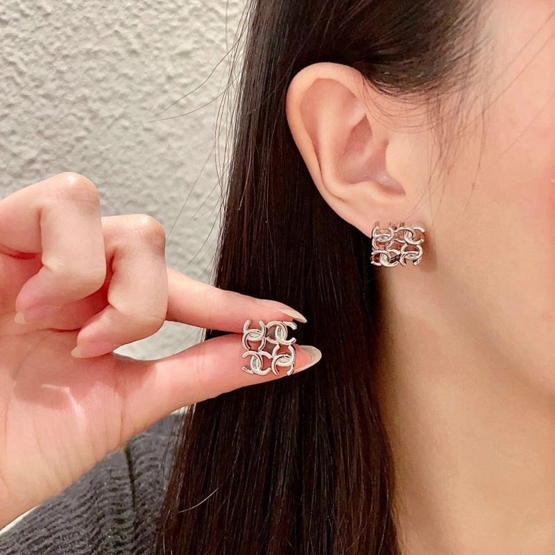 Chanel Earrings Comfortable 224999