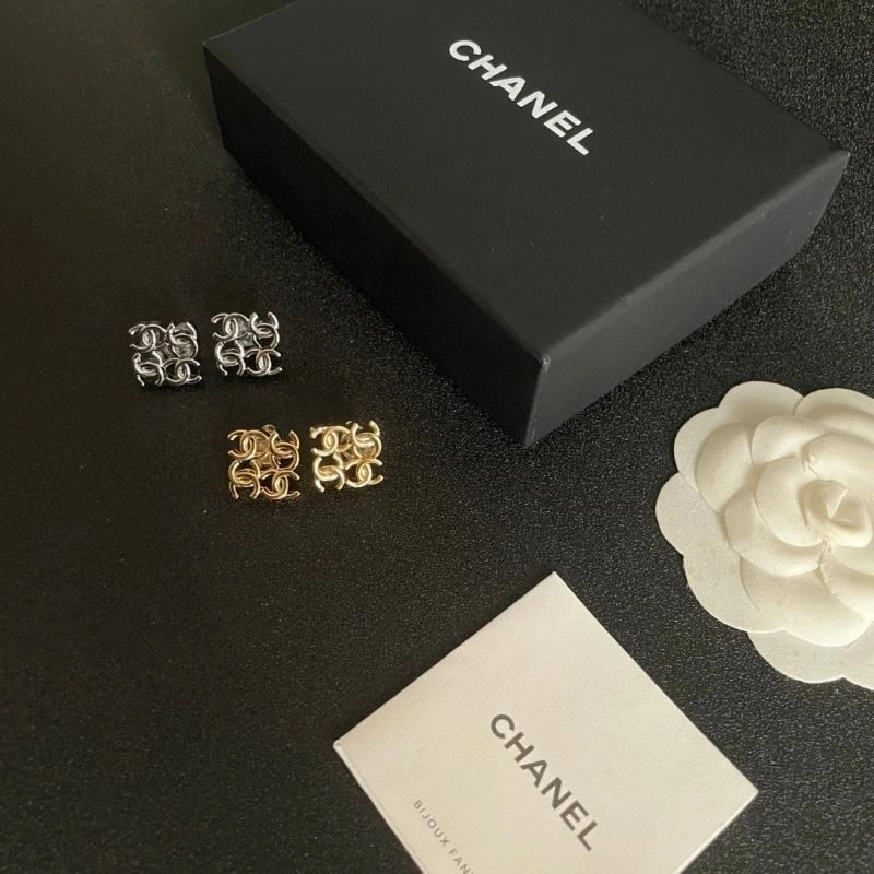 Chanel Earrings Comfortable 224999