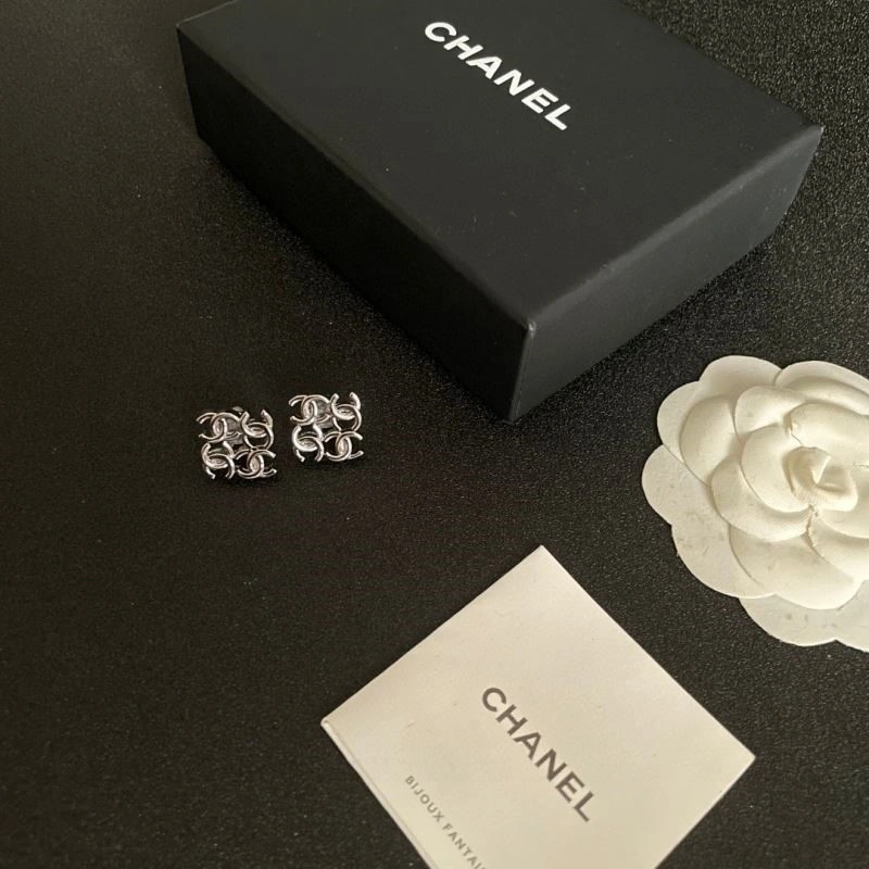 Chanel Earrings Comfortable 224999
