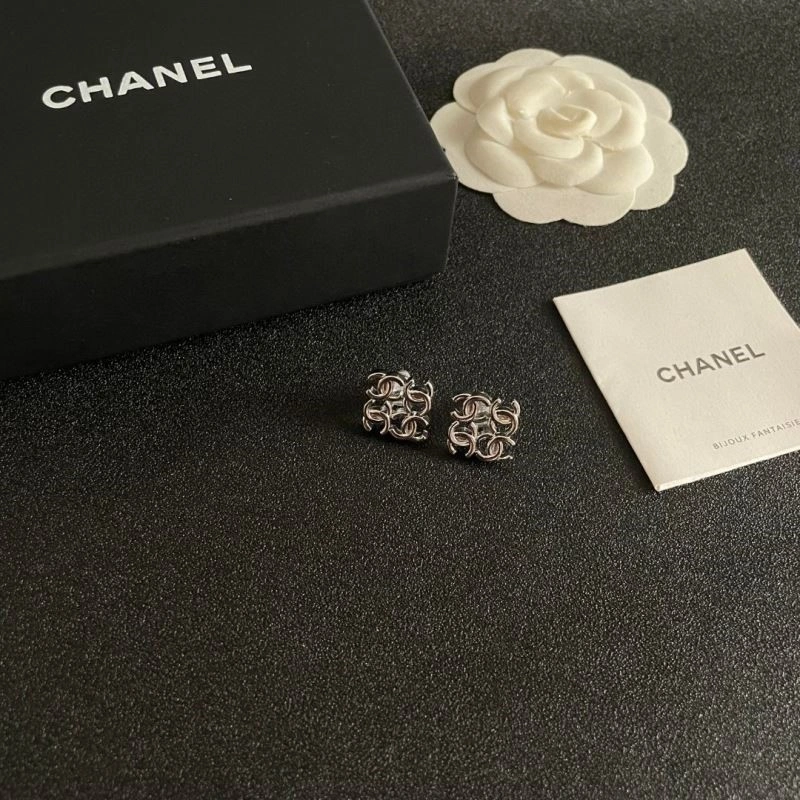 Chanel Earrings Comfortable 224999