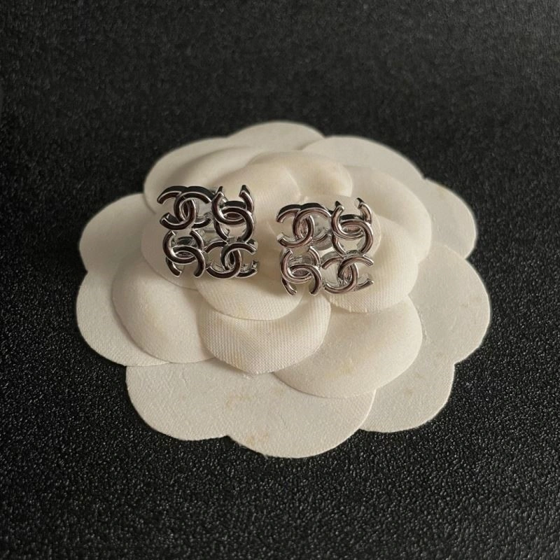 Chanel Earrings Comfortable 224999