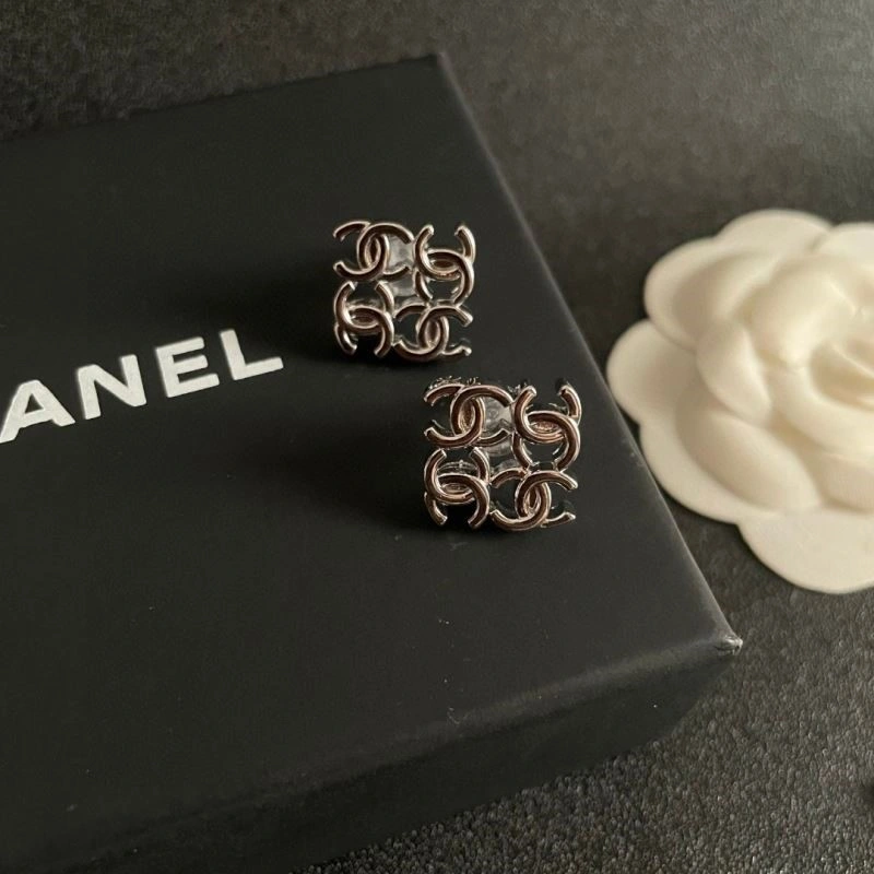 Chanel Earrings Comfortable 224999