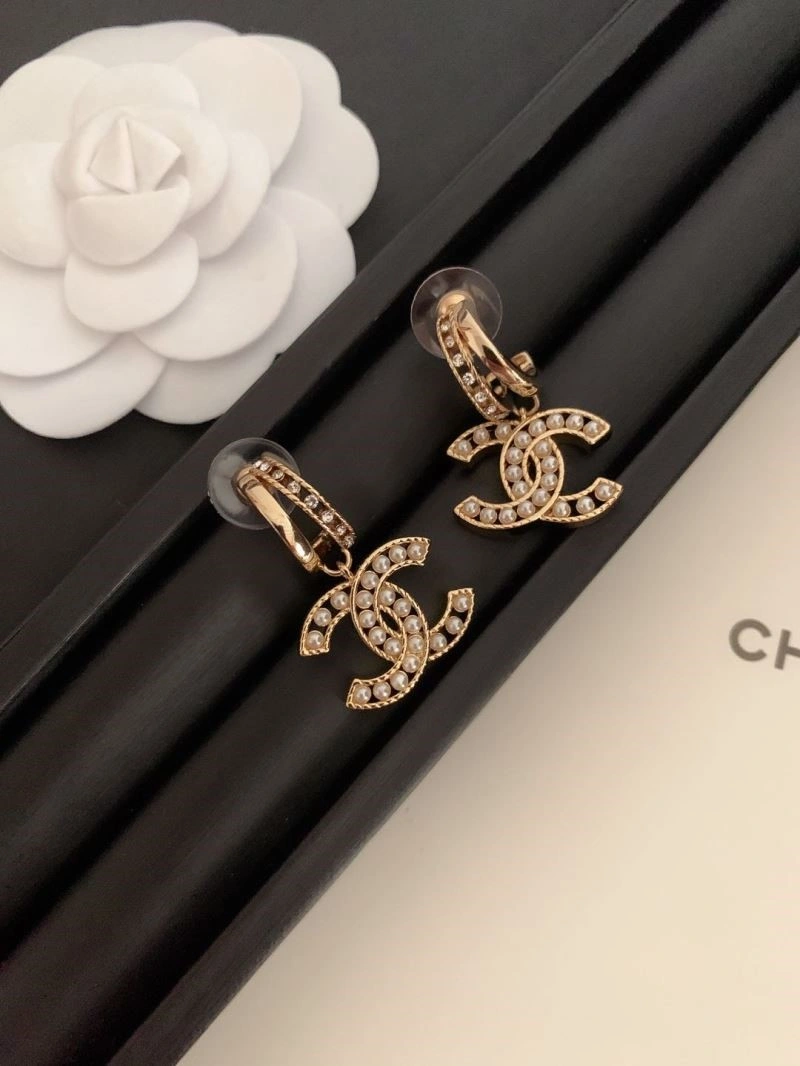 Sleek Chanel Earrings 224992