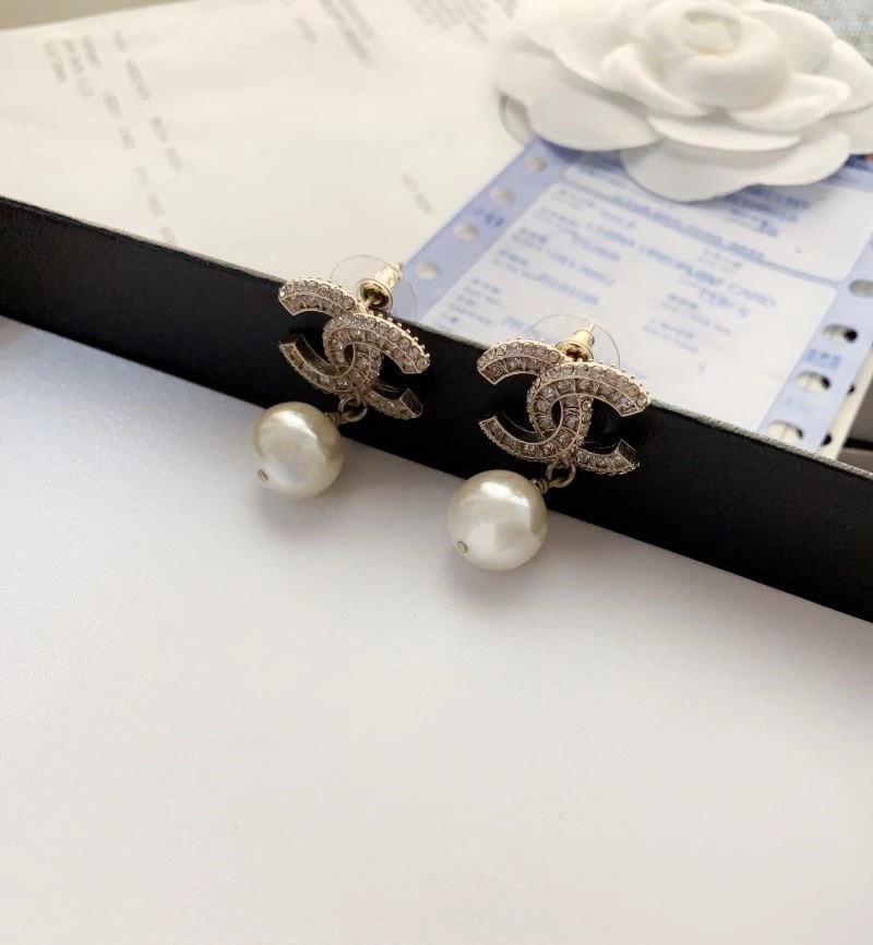 Unique Chanel Earrings 225005