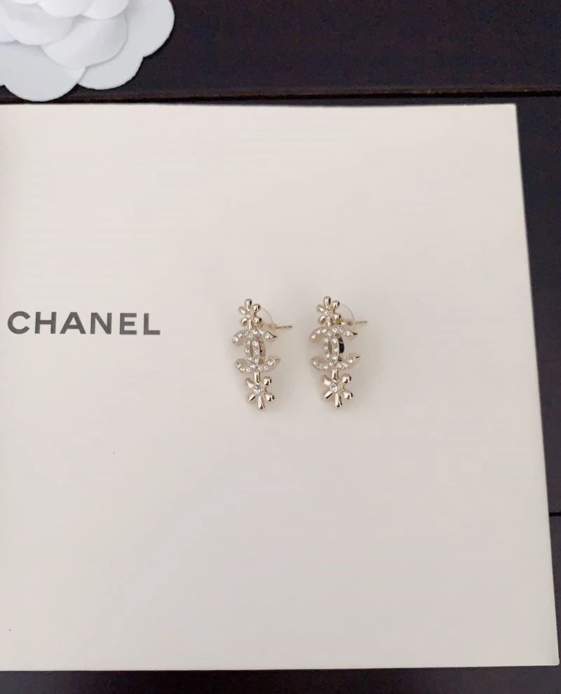 Fashionable Chanel Earrings 224976