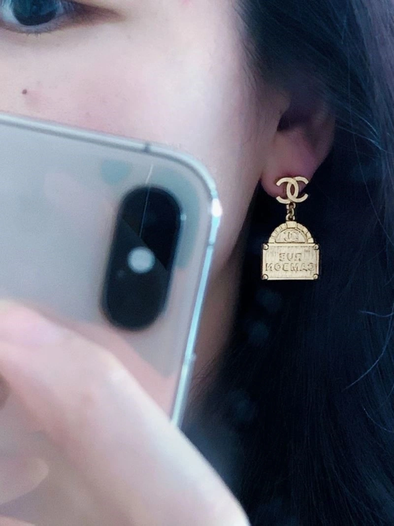 Snug Chanel Earrings 224922