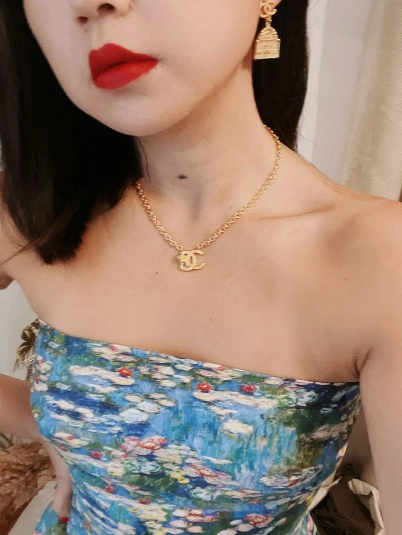 Snug Chanel Earrings 224922