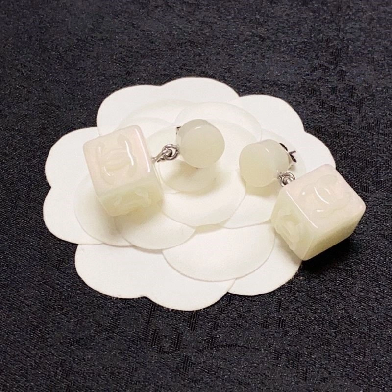 Refined Chanel Earrings 224905