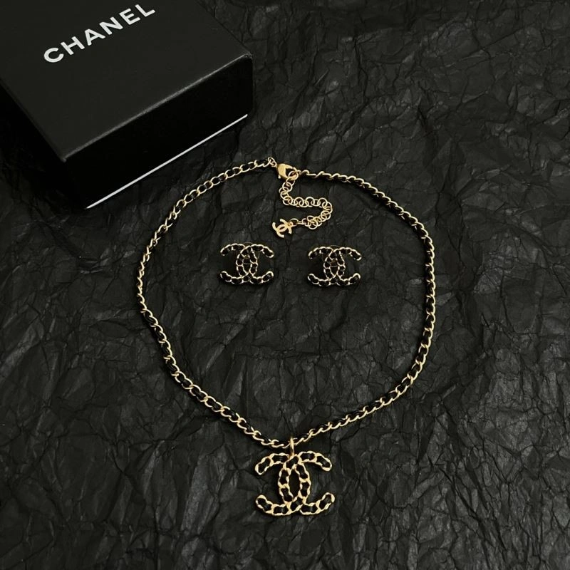 Stylish Chanel Earrings 224878
