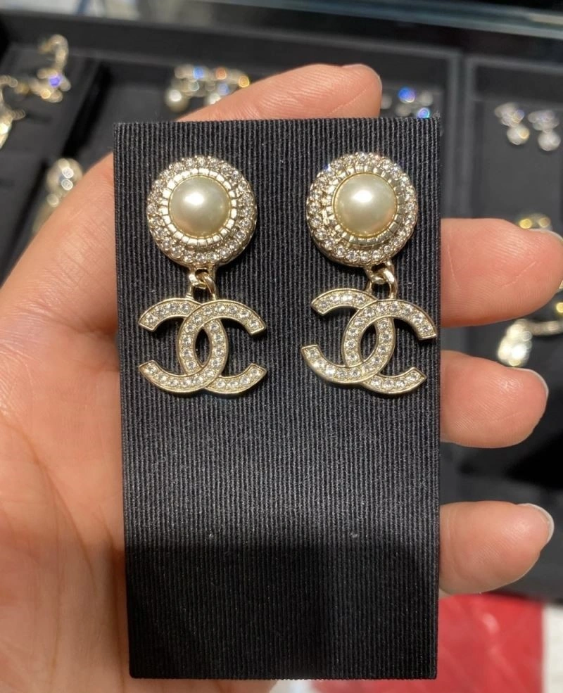 Chanel Earrings Comfortable 224839