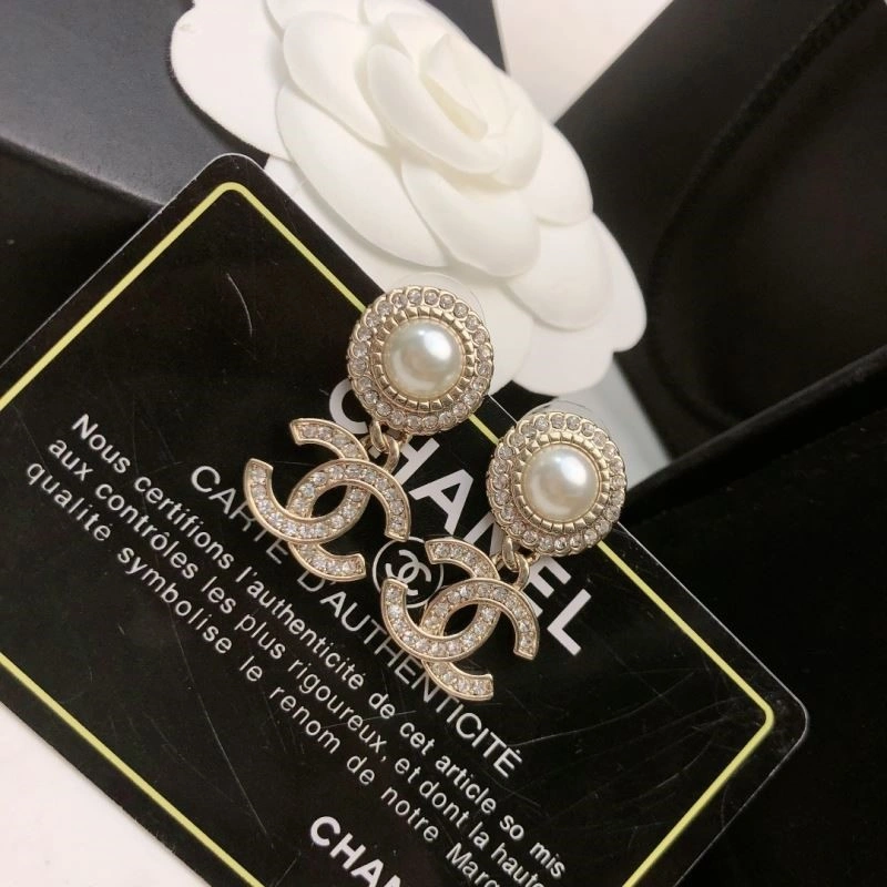 Chanel Earrings Comfortable 224839