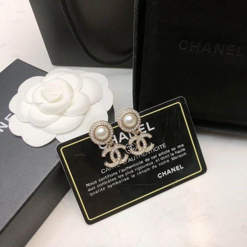 Chanel Earrings Comfortable 224839