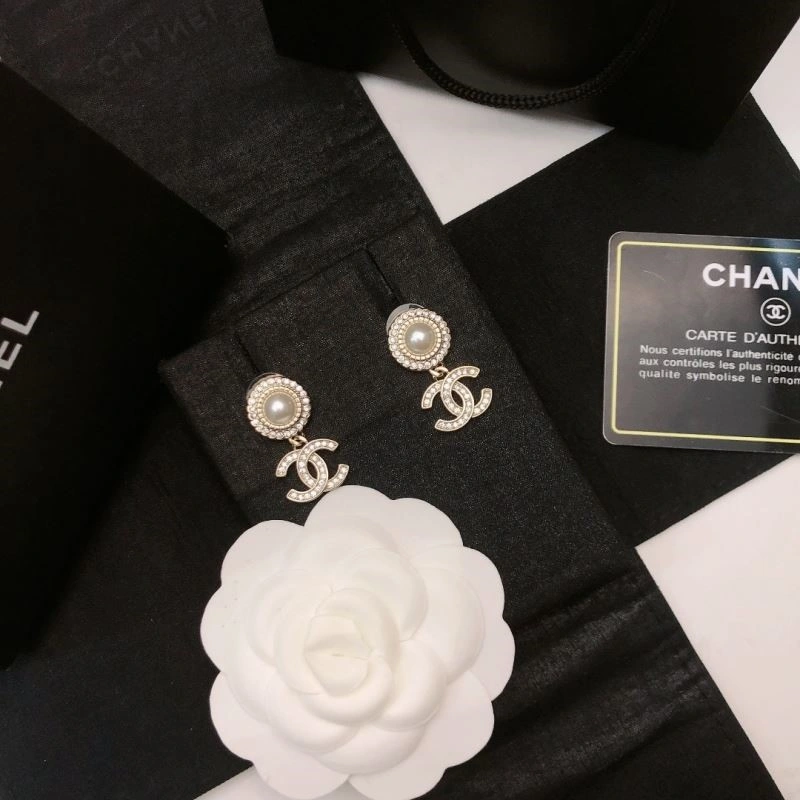 Chanel Earrings Comfortable 224839