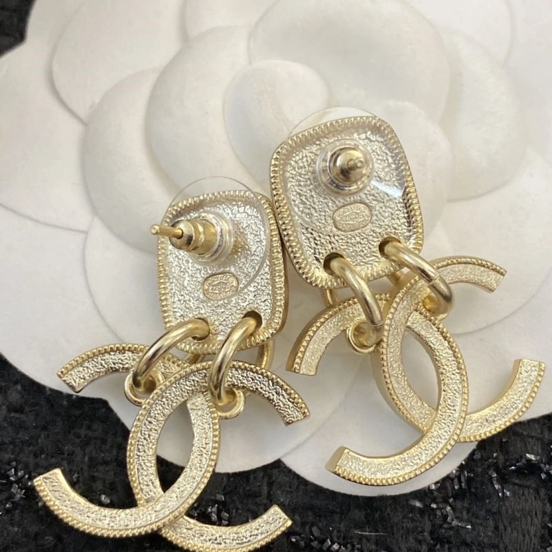 Lightweight Chanel Earrings 224836