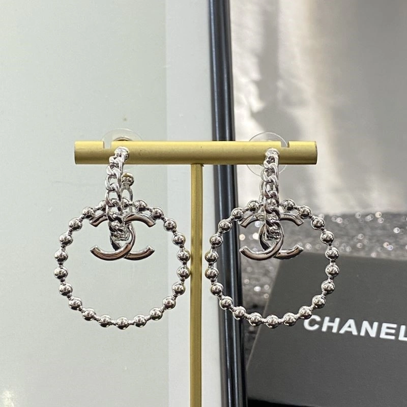 Lightweight Chanel Earrings 224834