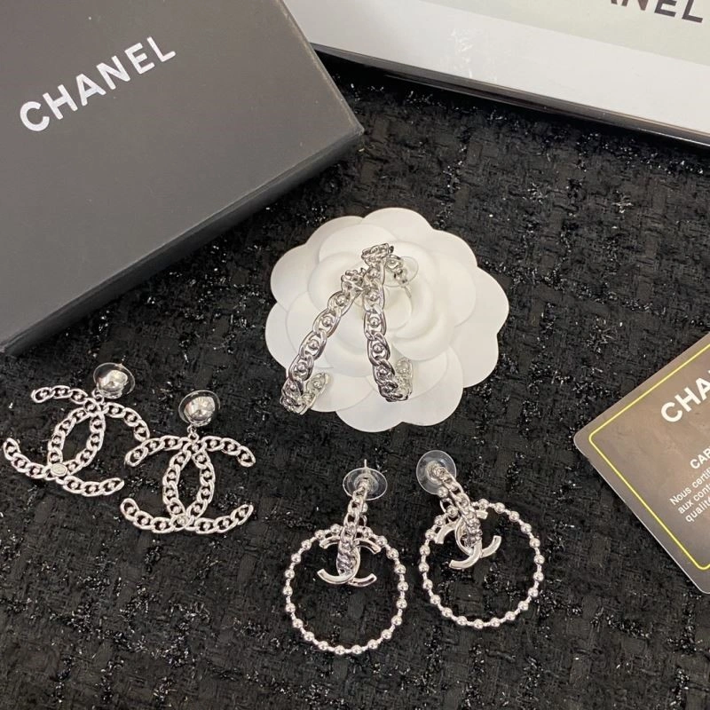 Lightweight Chanel Earrings 224834