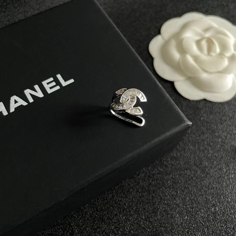Chanel Earrings Effortless 224825