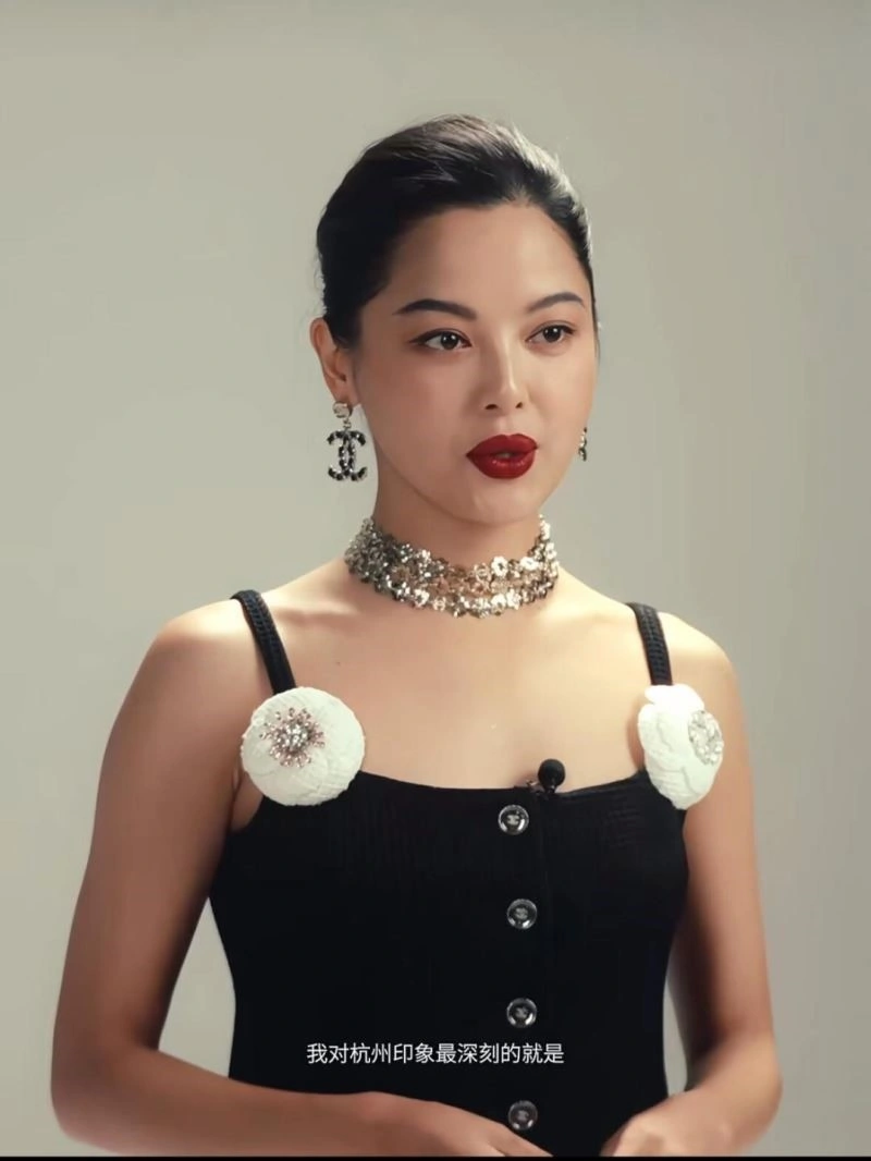 Trendy Chanel Earrings 224849
