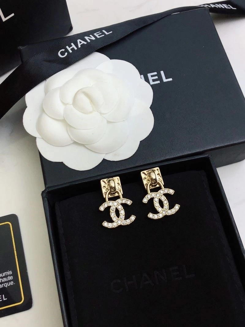 Comfortable Chanel Earrings 224796