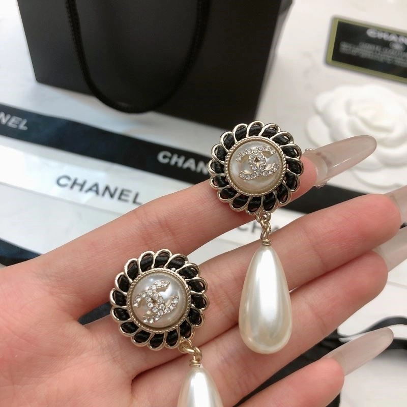 Chanel Earrings Packable 224768