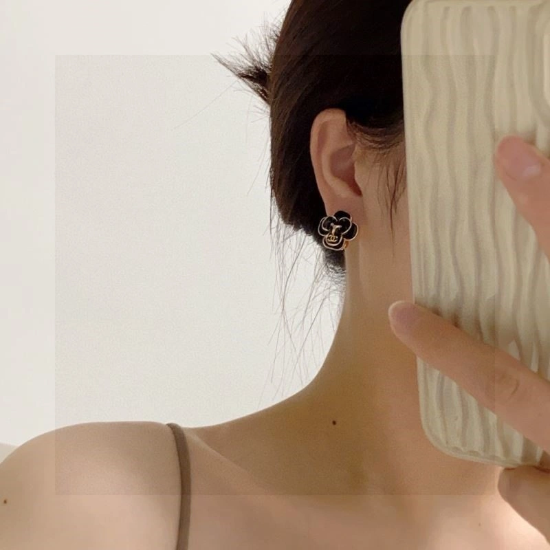 Lightweight Chanel Earrings 224319
