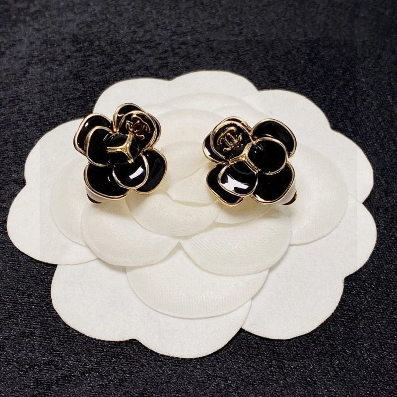 Lightweight Chanel Earrings 224319