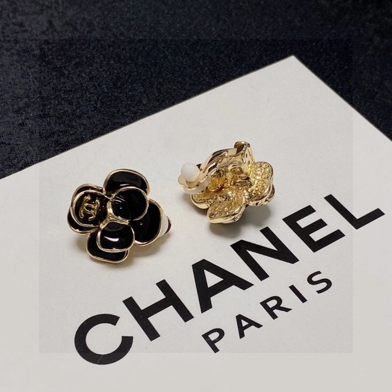 Lightweight Chanel Earrings 224319