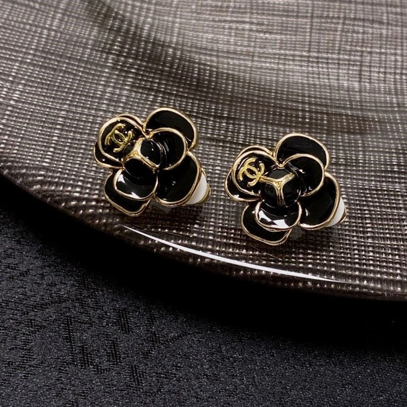 Lightweight Chanel Earrings 224319