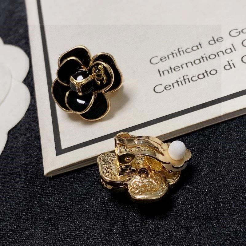 Lightweight Chanel Earrings 224319
