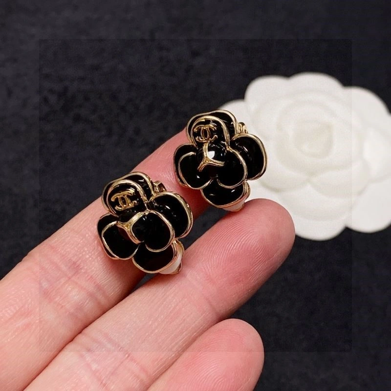 Lightweight Chanel Earrings 224319