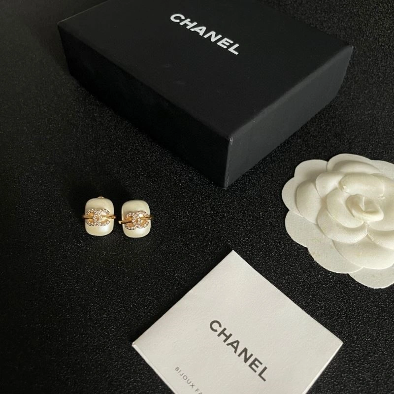FreshLook Chanel Earrings 224230