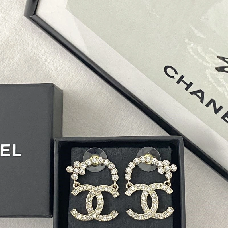 Lightweight Chanel Earrings 224226