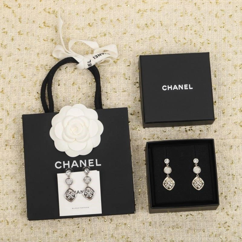 Chanel Earrings Breathable 224237