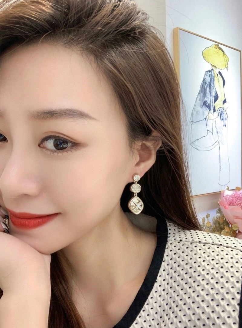 Chanel Earrings Breathable 224237