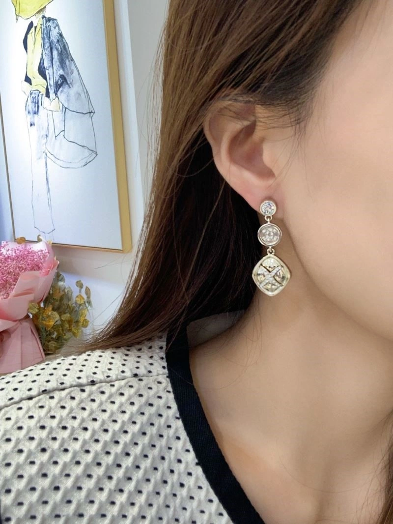 Chanel Earrings Breathable 224237