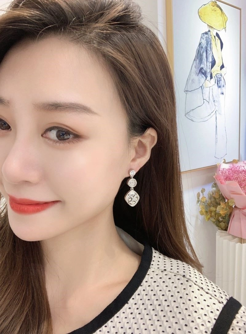 Chanel Earrings Breathable 224237
