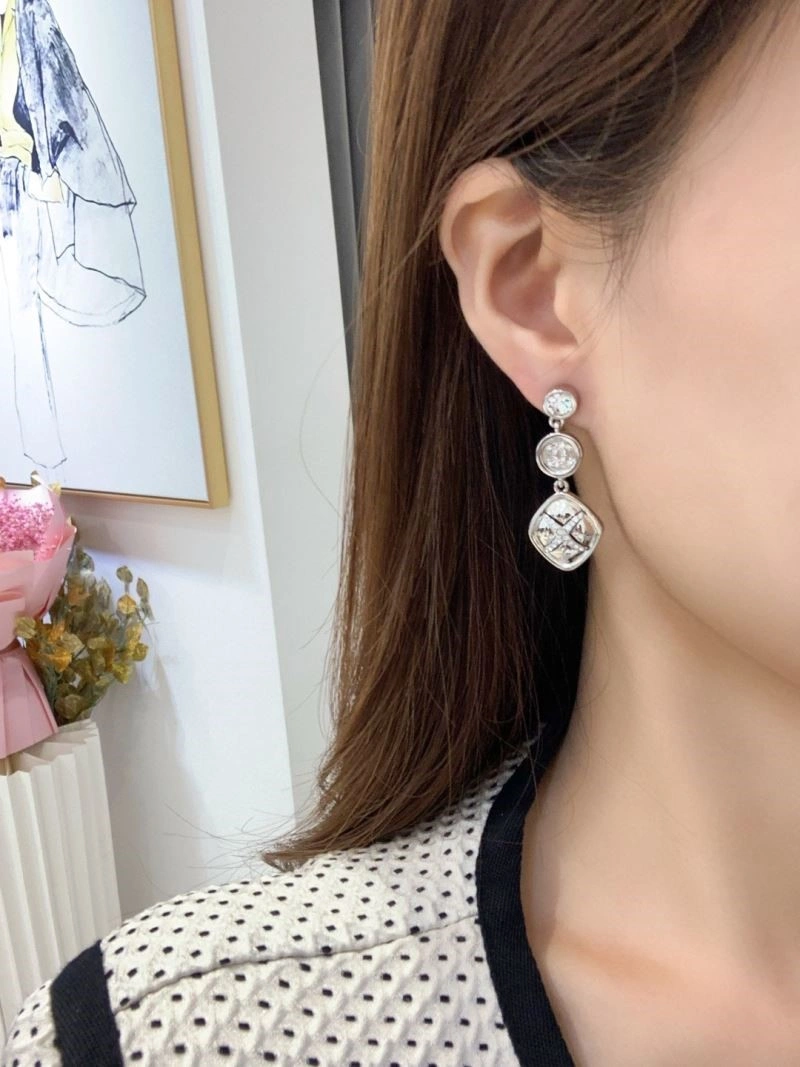 Chanel Earrings Breathable 224237