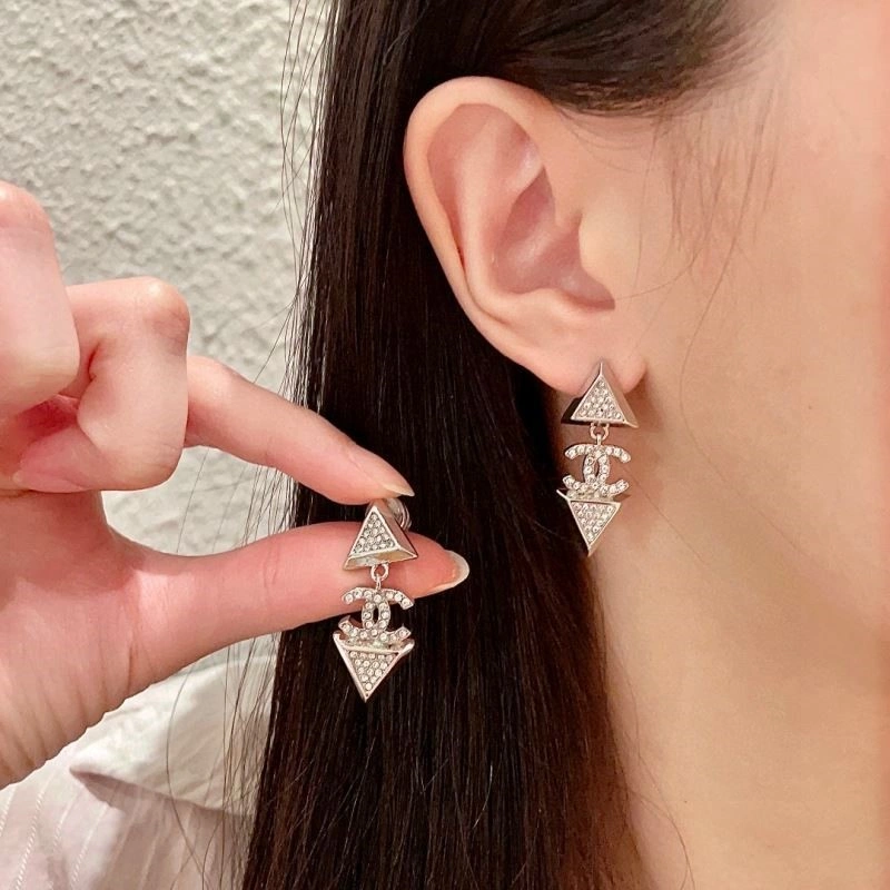 Chanel Earrings Trendsetting 224232