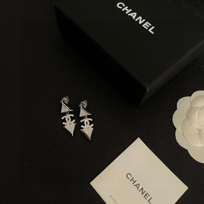 Chanel Earrings Trendsetting 224232