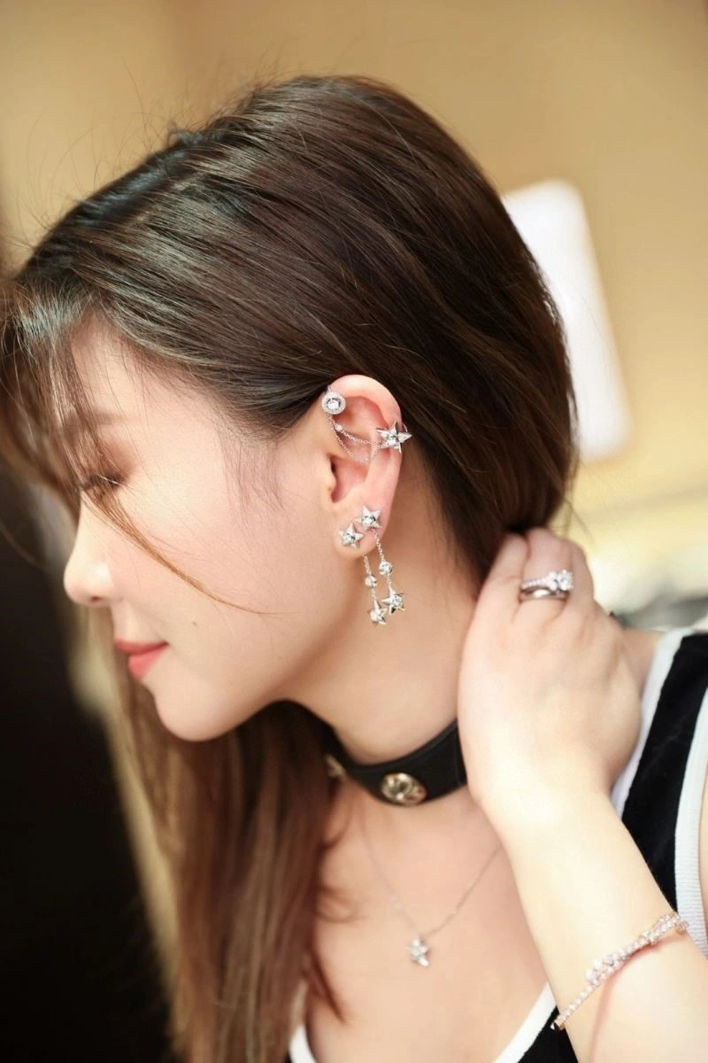 Chanel Earrings Cozy 224234