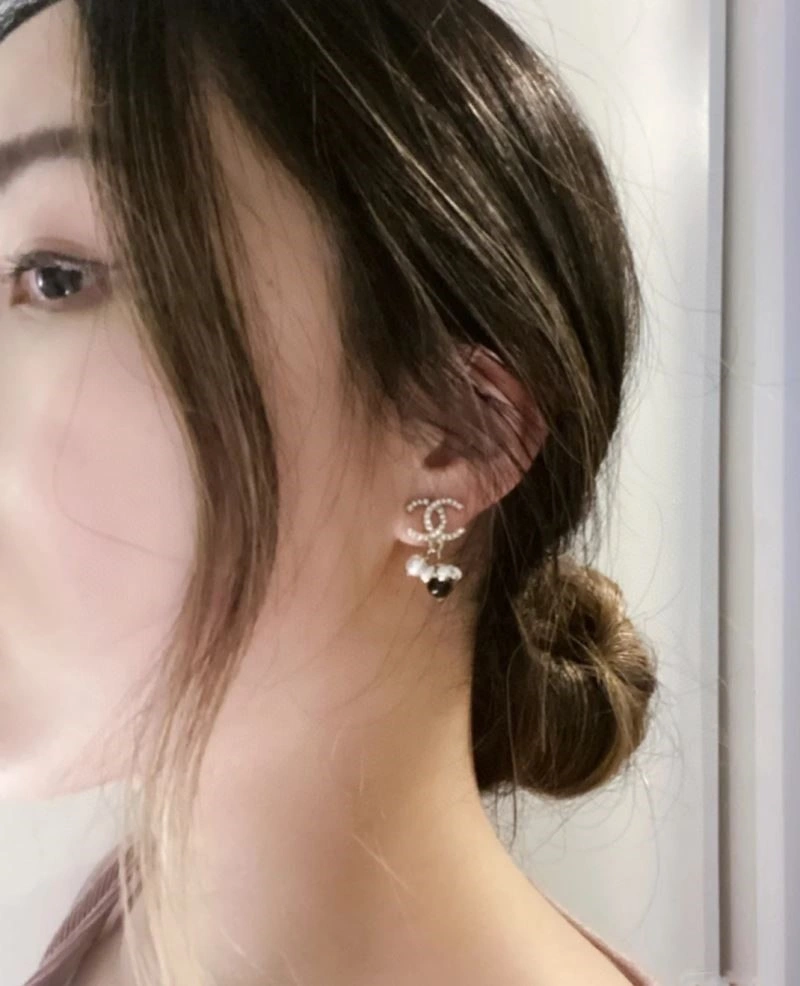 MoistureWicking Chanel Earrings 224217