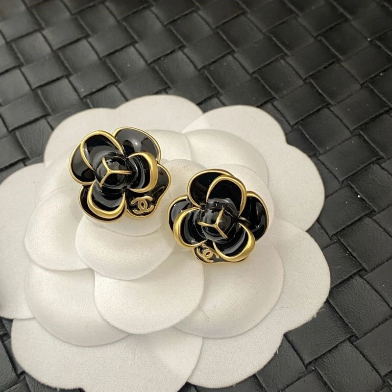 Lightweight Chanel Earrings 224206