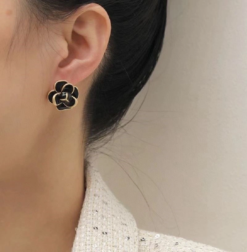 Lightweight Chanel Earrings 224206