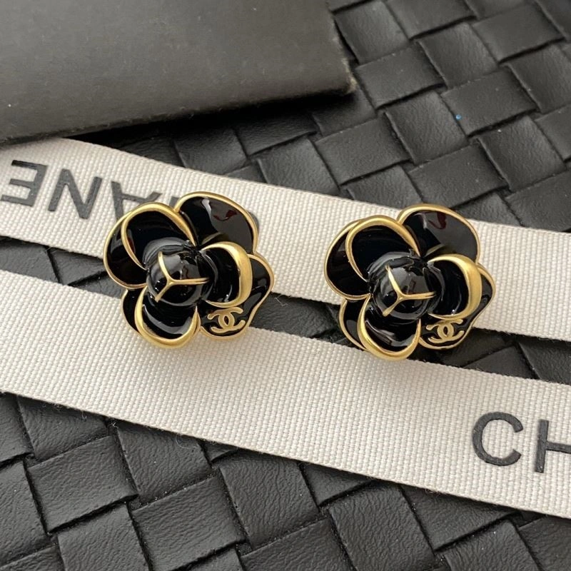Lightweight Chanel Earrings 224206