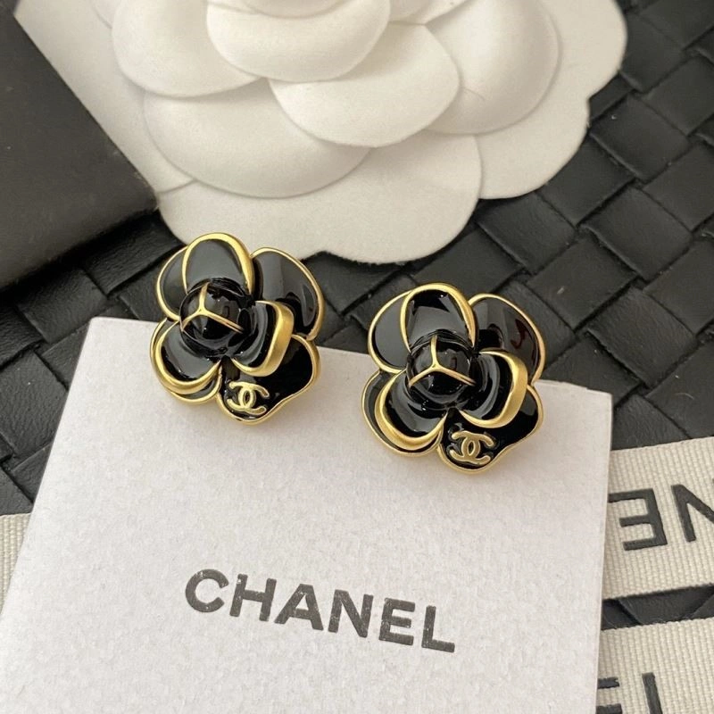 Lightweight Chanel Earrings 224206