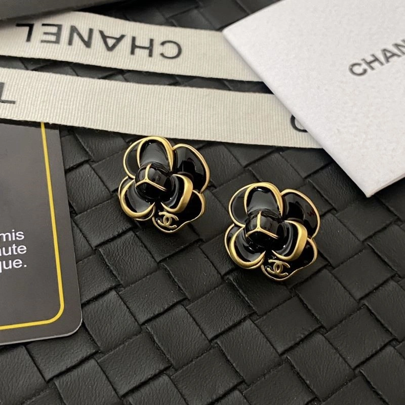 Lightweight Chanel Earrings 224206