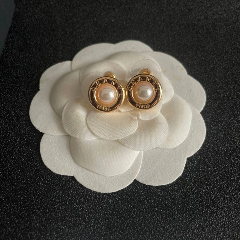Compact Chanel Earrings 224193