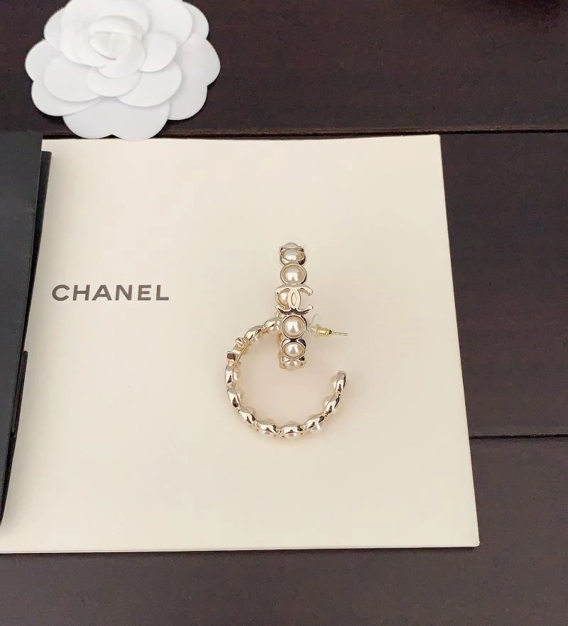 Sporty Chanel Earrings 224220