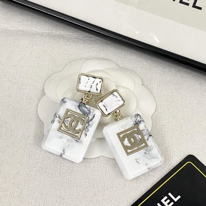 Lightweight Chanel Earrings 224129