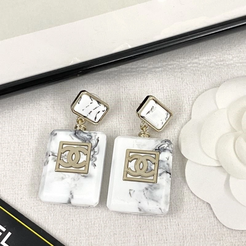 Lightweight Chanel Earrings 224129